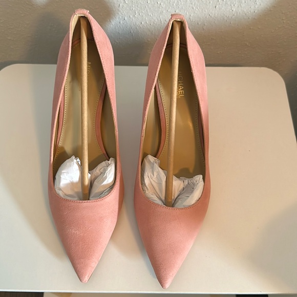 Women Michael Kors suede pumps heel size